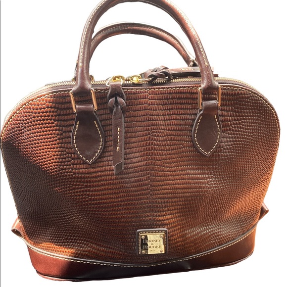 Classic Dooney & Bourke purse - Picture 1 of 8